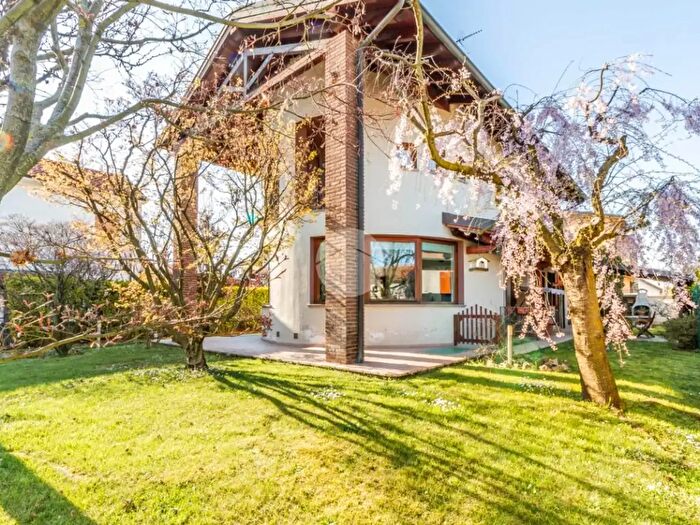 Casa trilocale in vendita in Via Giulio Verne, Marcallo Con Casone