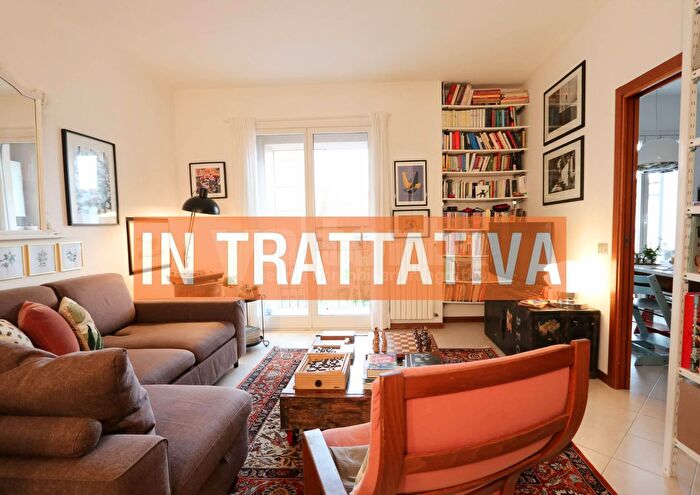 Appartamento trilocale in vendita in Via Volturno, Monza