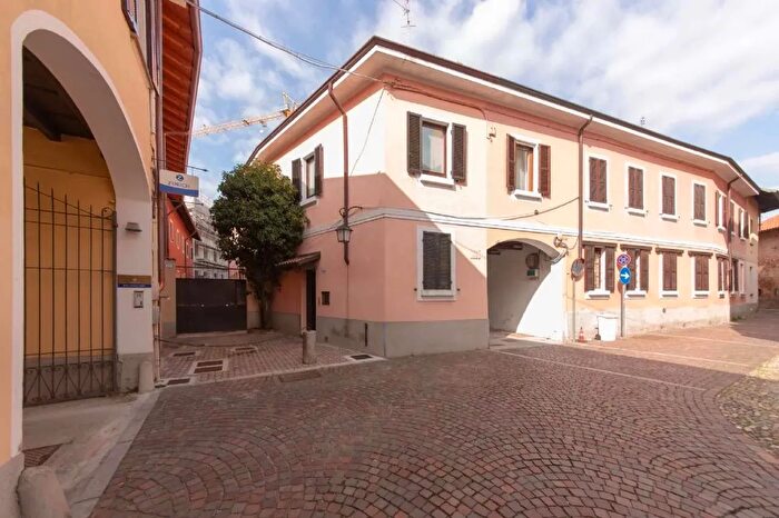 Case in Vendita e in Affitto - 2