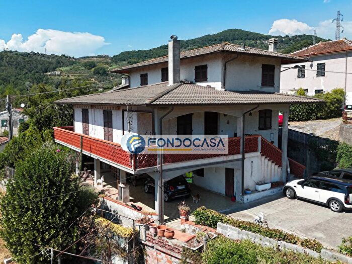 Casa con 10 locali in vendita in Via Marmolada, Luni