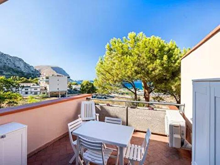 Appartamento trilocale in affitto in Lungomare Cristoforo Colombo, Addaura, Palermo