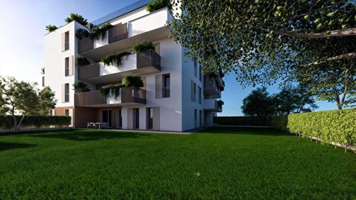 Appartamento con 6 locali in vendita in Voa Locatelli, Pordenone