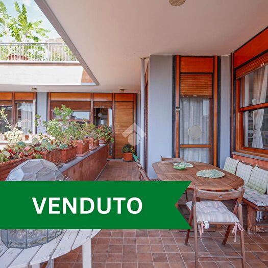 Appartamento con 5 locali in vendita in Via della Farnesina, Roma