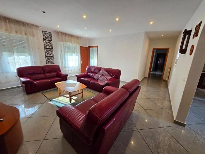 Appartamento con 6 locali in vendita in Vicolo Fabbri, Russi