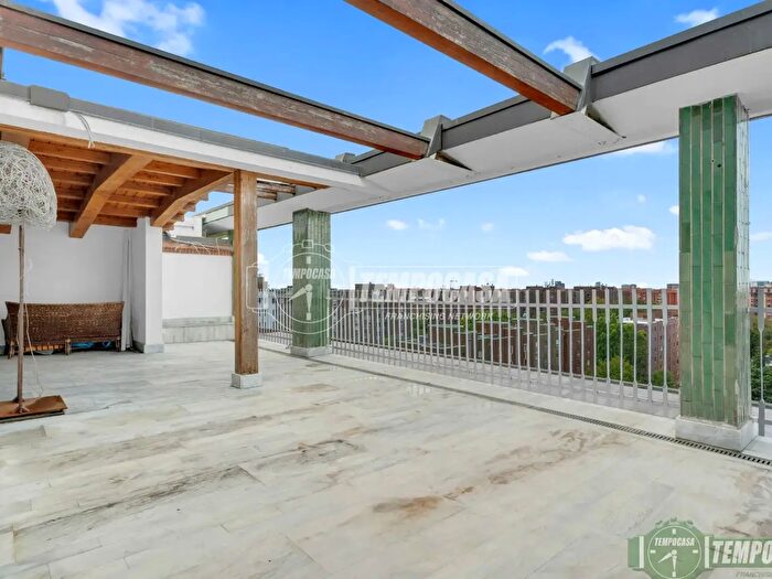 Appartamento trilocale in vendita in Via Pompeo Neri, Milano