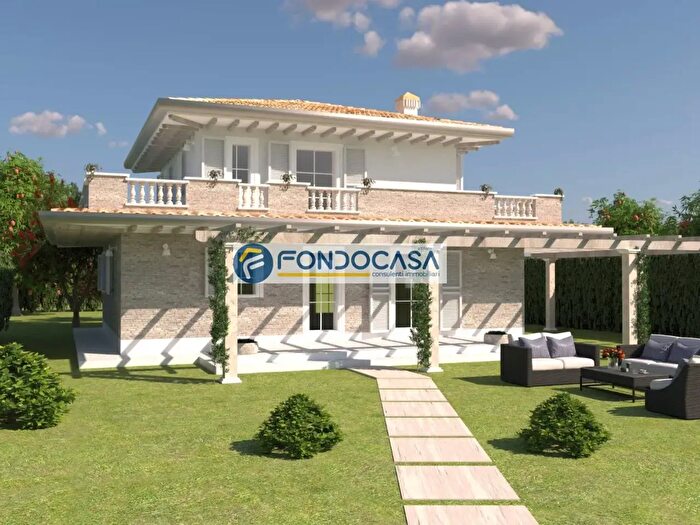 Casa quadrilocale in vendita in Via Arezzo, Massa