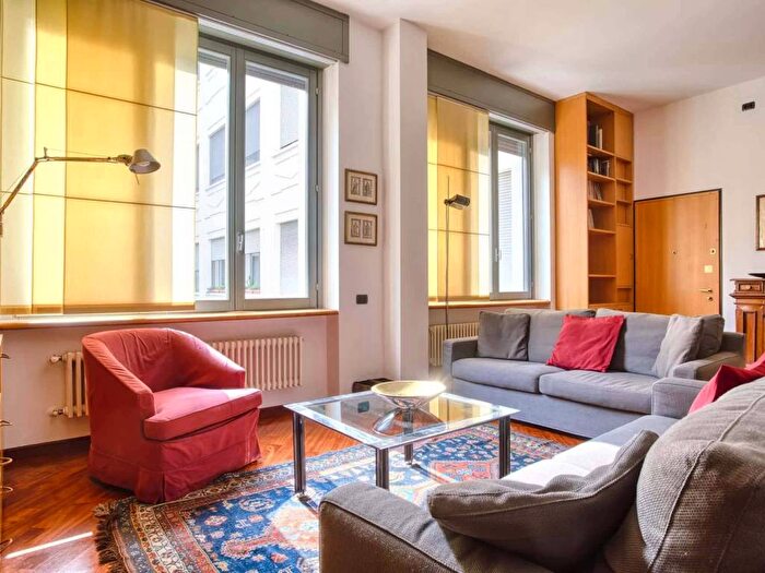 Appartamento trilocale in affitto in Via Carlo Goldoni, Indipendenza, Milano