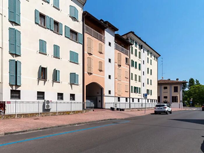 Appartamento trilocale in vendita in Viale Lombardia, Parma