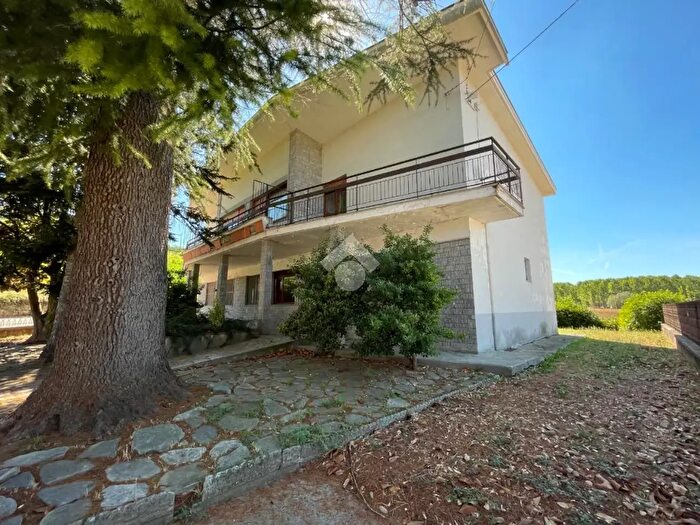 Casa con 13 locali in vendita in Piazza Savona, Monastero Bormida