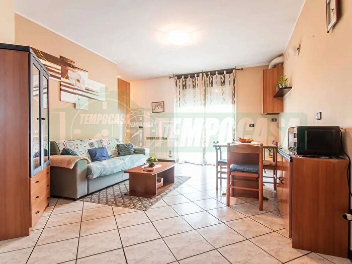 Appartamento trilocale in vendita in Via Roma, Gorla Minore