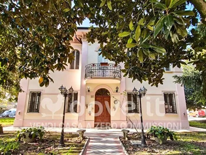 Casa quadrilocale in vendita in Via Bondenese, Cento