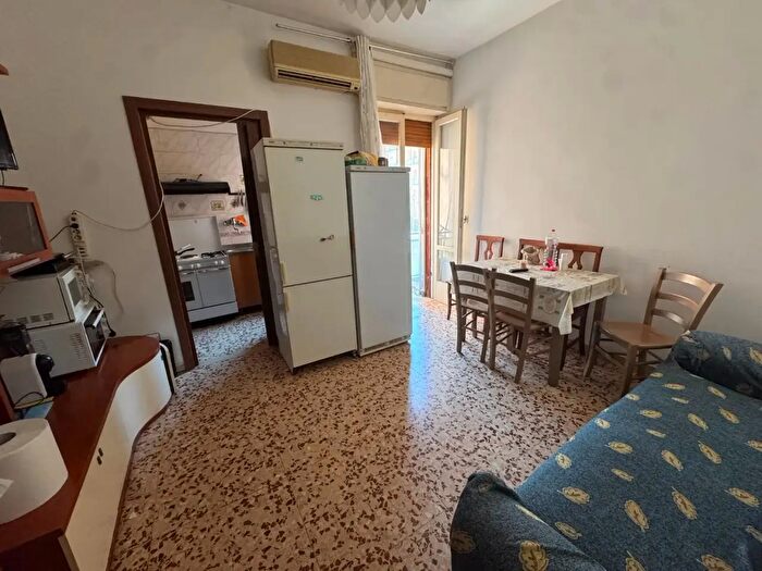 Appartamento con 5 locali in vendita in Via Francesco Giarelli, Piacenza