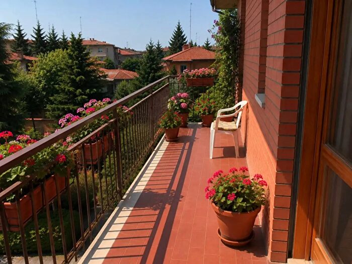 Appartamento con 6 locali in vendita in Via Antonio Santarelli, Forli