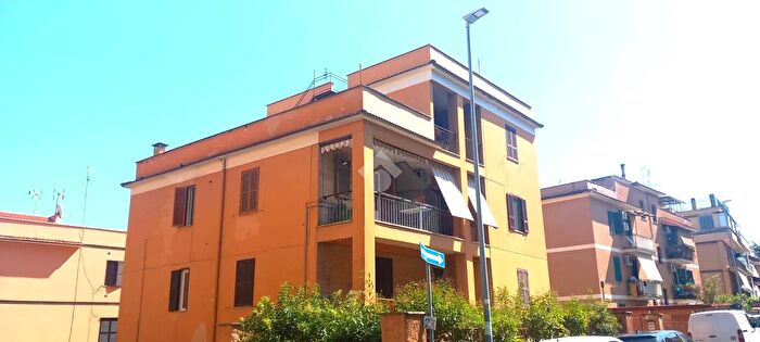 Casa quadrilocale in vendita in Via Giuseppe Macchi, Roma