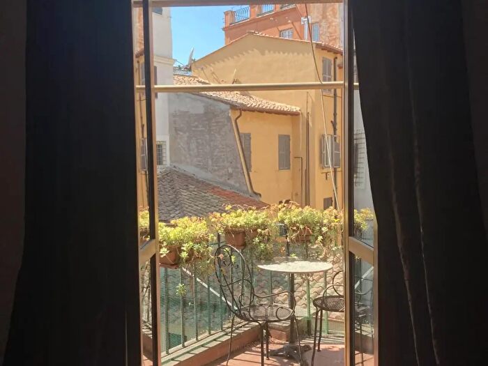 Appartamento trilocale in affitto in Via Francesco Crispi, Roma