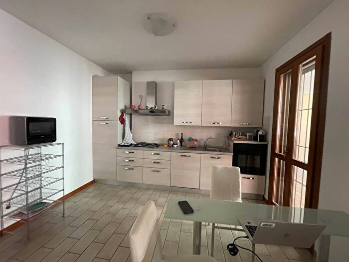 Appartamento quadrilocale in affitto in Via Colombo, Piacenza