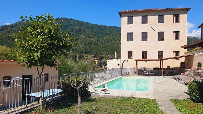 Casa con 12 locali in vendita in Via della Torre, Bagni Di Lucca