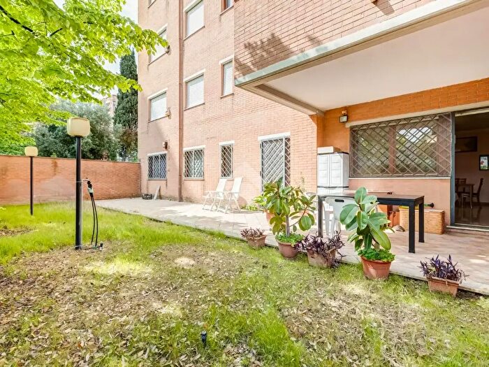 Appartamento quadrilocale in vendita in Via Venafro, Roma