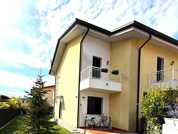 Casa con 6 locali in vendita in Via Cavalieri di Vittorio Veneto, Correzzola