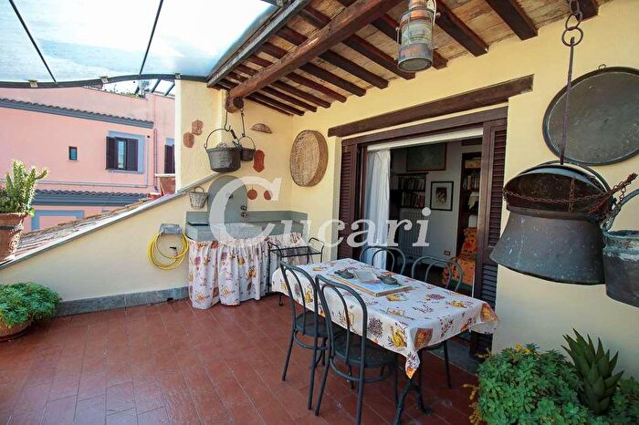 Appartamento trilocale in vendita in Via Cesare Baronio, Frascati