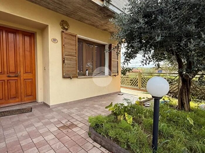 Appartamento quadrilocale in vendita in Via Mortola, Gradara