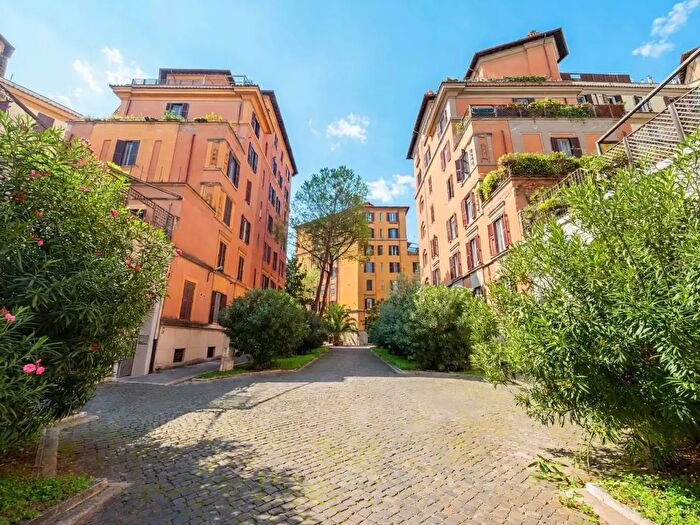 Appartamento trilocale in vendita in Via Giuseppe Sacconi, Roma