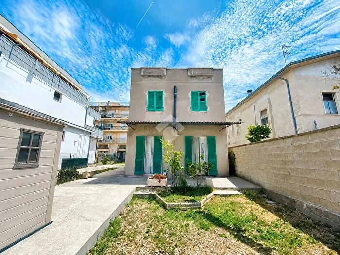 Casa trilocale in vendita in Via Guglielmo Marconi, Giulianova