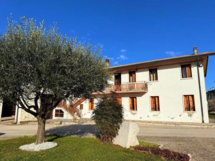Casa con 6 locali in vendita in Via Monte Grappa, Sarego