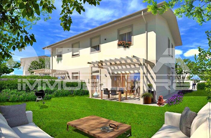 Casa con 5 locali in vendita in Via Giovanni Guareschi Modena, Modena