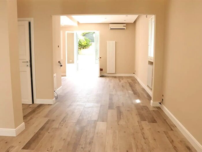 Casa quadrilocale in vendita in Lastra A Signa