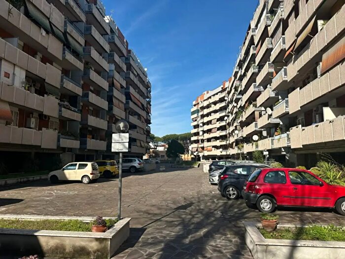 Appartamento trilocale in vendita in Via Eudo Giulioli, Roma