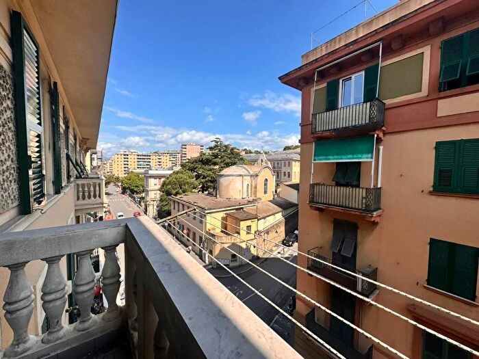 Appartamento quadrilocale in vendita in Via Giacomo Balbi Piovera, Genova
