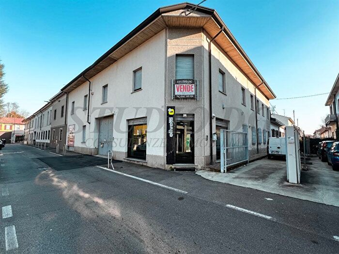 Appartamento trilocale in vendita in Via Cardinal Ferrari, Cesano Maderno