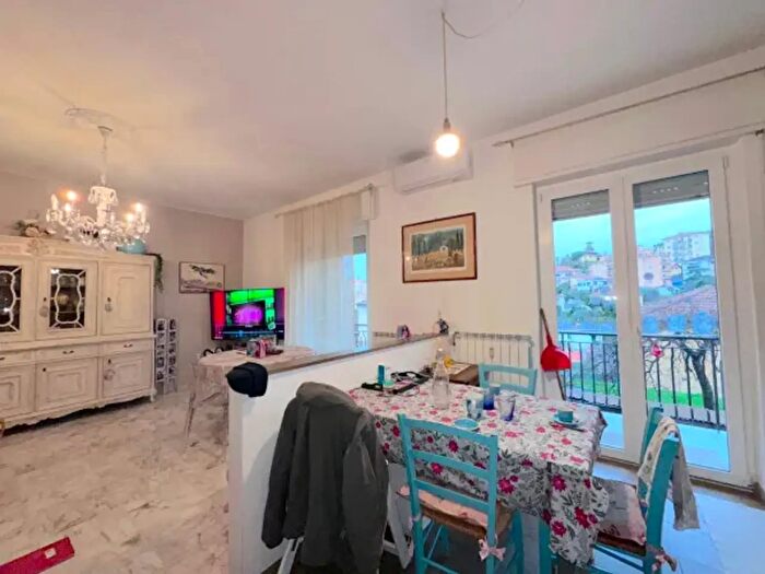 Appartamento quadrilocale in vendita in Via Diano Calderina, Imperia