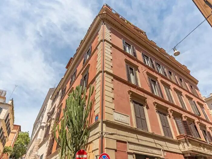 Appartamento quadrilocale in vendita in Via Urbana, Roma
