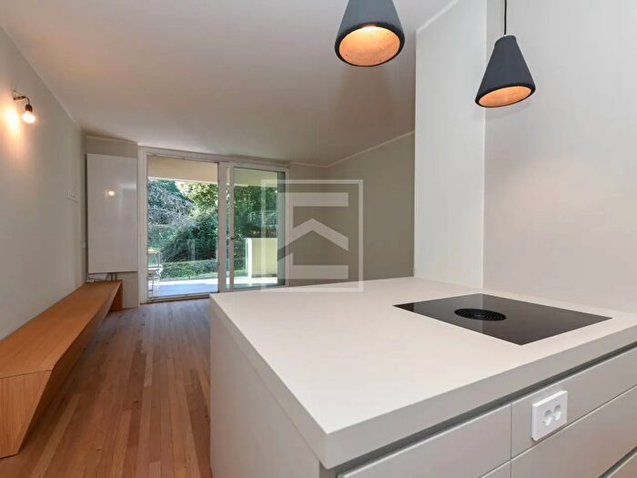 Appartamento trilocale in vendita in Via al Vittoriale, Gardone Riviera