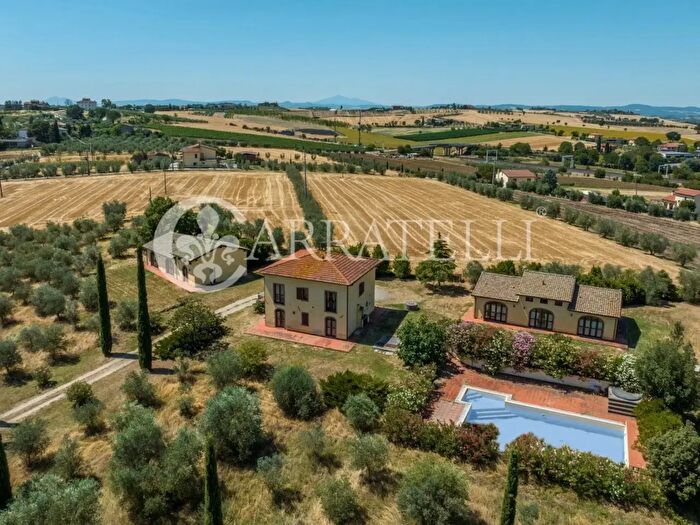 Casa con 18 locali in vendita in Strada Provinciale SienaCortona, Cortona