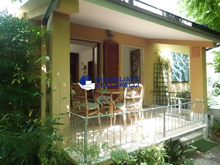 Casa con 6 locali in affitto in Via dei Fichi, Ronchi Poveromo, Massa