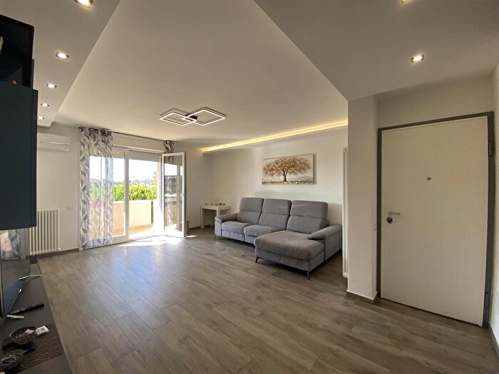 Appartamento con 5 locali in vendita in Follonica