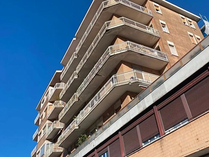 Appartamento trilocale in vendita in Viale Innocenzo, Como