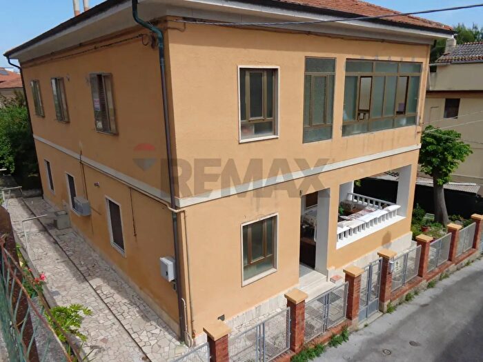 Appartamento trilocale in vendita in Via Bruno Buozzi, Falconara Marittima