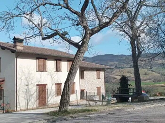 Casa con 6 locali in vendita in Frazione Pieve San Nicolò, Assisi