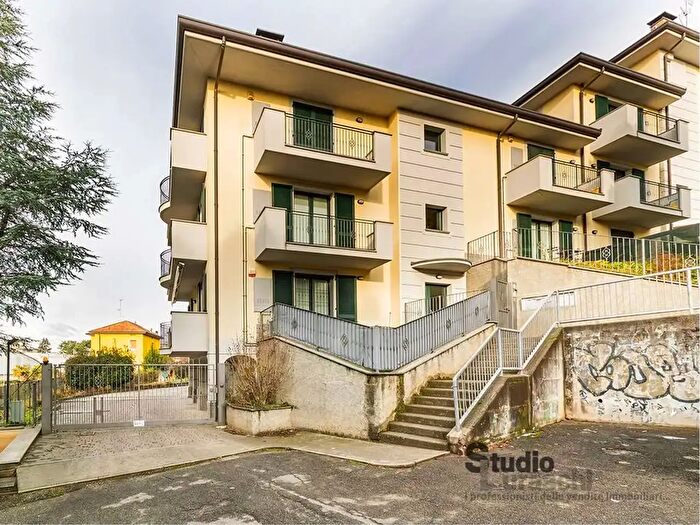 Appartamento trilocale in vendita in Via Donatori Volontari del Sangue, Costa Masnaga
