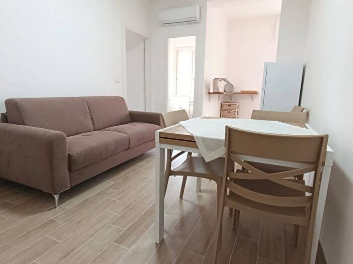 Appartamento trilocale in affitto in Via Matteo Negri, Centro, Minturno