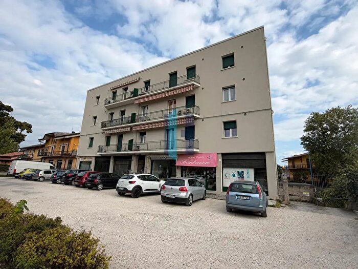 Appartamento trilocale in vendita in Via Fornaci, Brescia