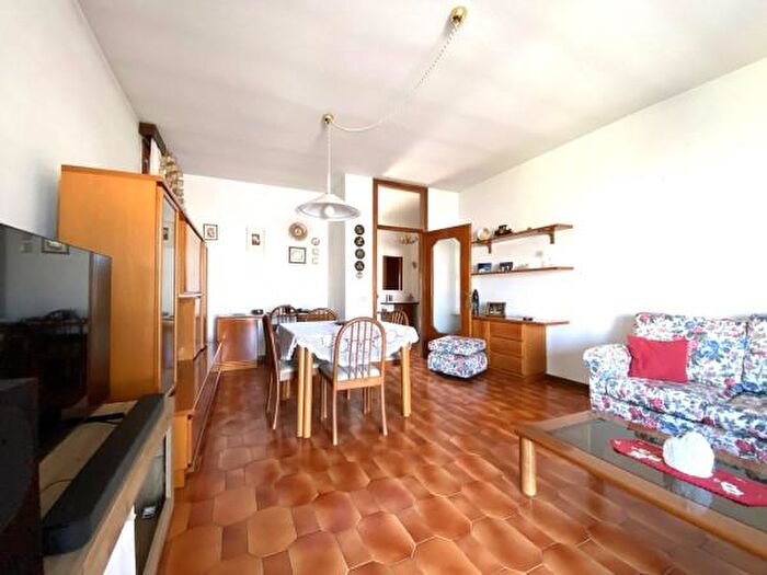 Casa con 6 locali in vendita in Cassola