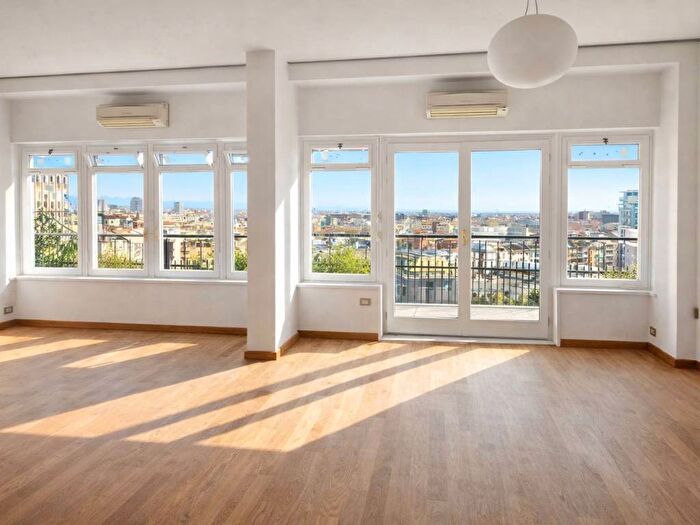 Appartamento con 5 locali in affitto in Corso Italia, Missori, Milano