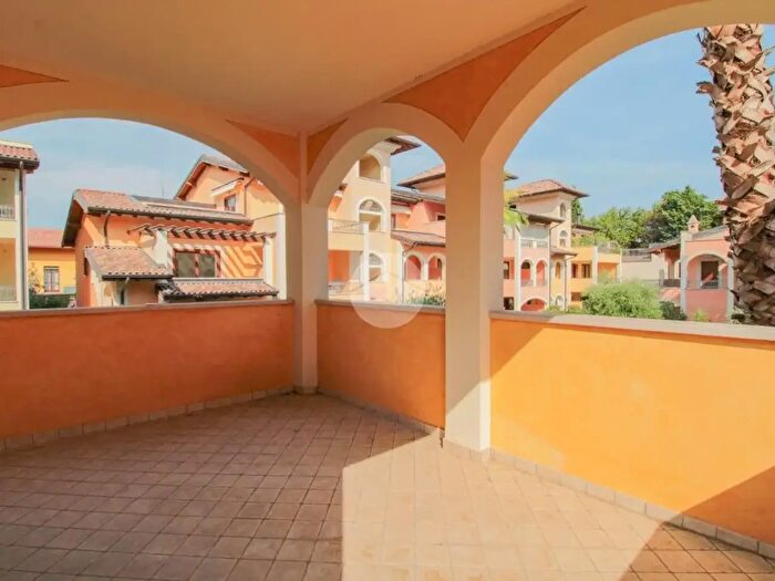 Appartamento trilocale in vendita in Via Lungolago Giuseppe Zanardelli, Toscolano Maderno