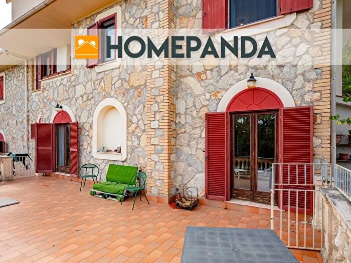 Casa con 12 locali in vendita in Via Vagnoli, Itri