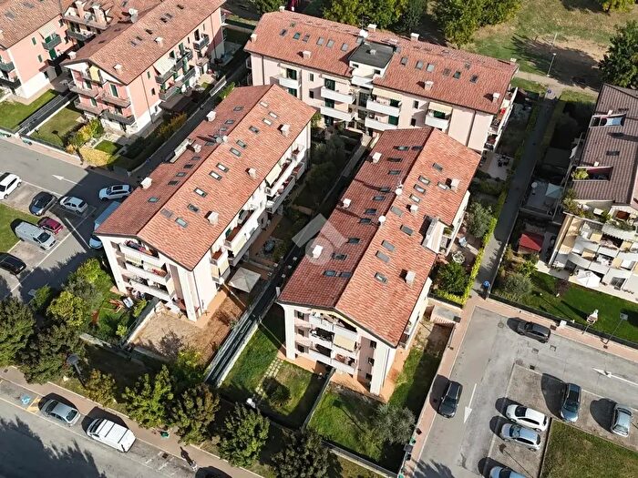 Appartamento trilocale in vendita in Via Venezia, Colognola Ai Colli